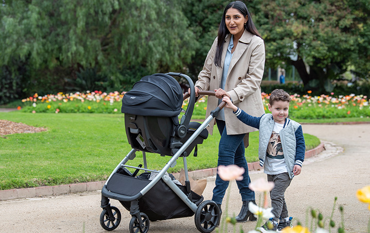 2303 Britax Safe-n-Sound Bpod Lite PH