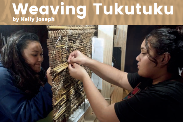 girls weaving tukutuku