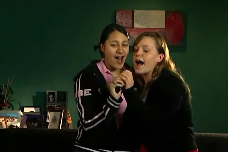 Hana and Jo singing together. 
