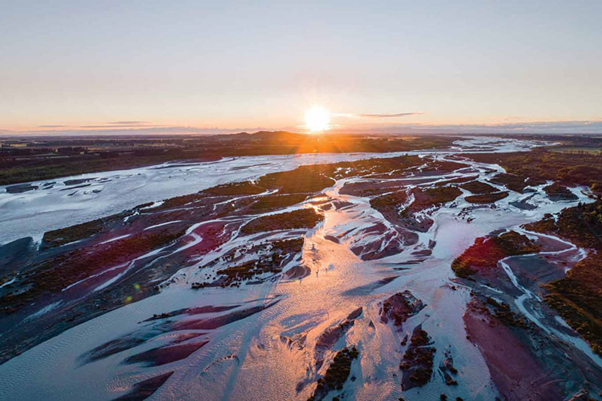 A braider river with many streams connecting to the main stream