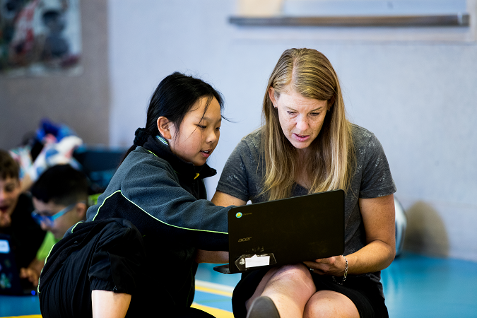 Kaiako and student looking at a laptop.