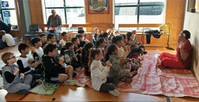 Students learning a simple pese Samoa (Samoan song).