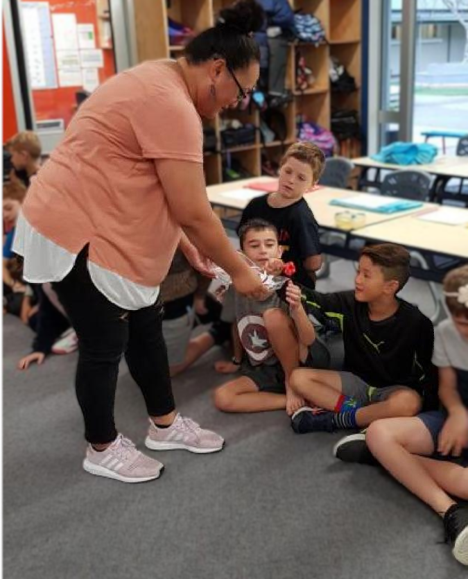 Elsie’s visit to the class, showing students a range of cultural artifacts.